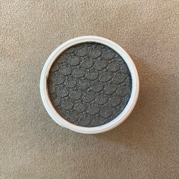 Colourpop x hello kitty trio eye shadow - Picture 2 of 6